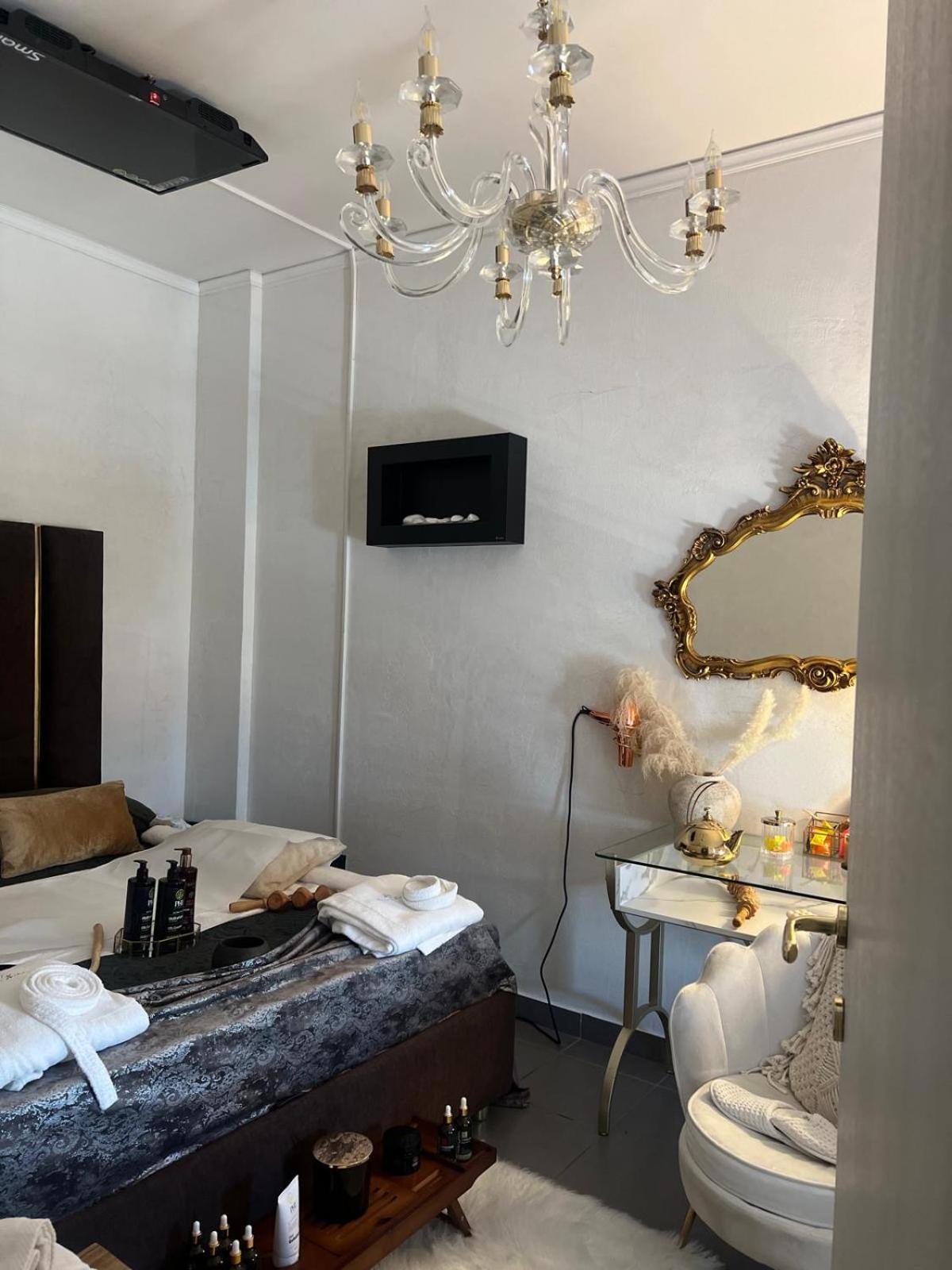 Femme Noir Luxury Spa Experience San Nicola La Strada Εξωτερικό φωτογραφία